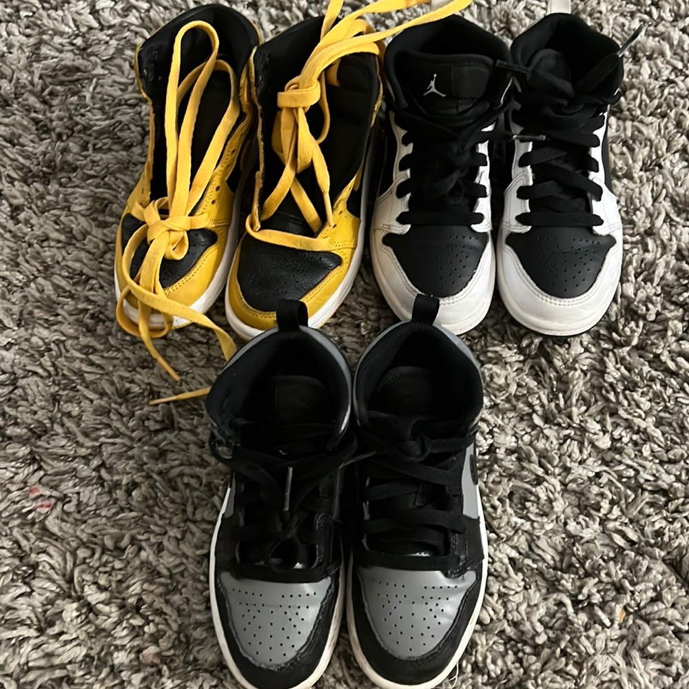 3 pairs of Jordan 1